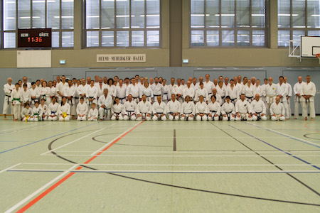 Teilnehmer des Karatelehrgangs