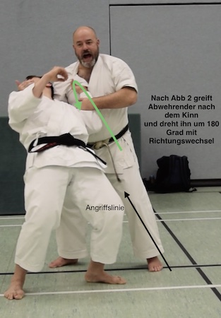 Hinter den Angreifer bewegen